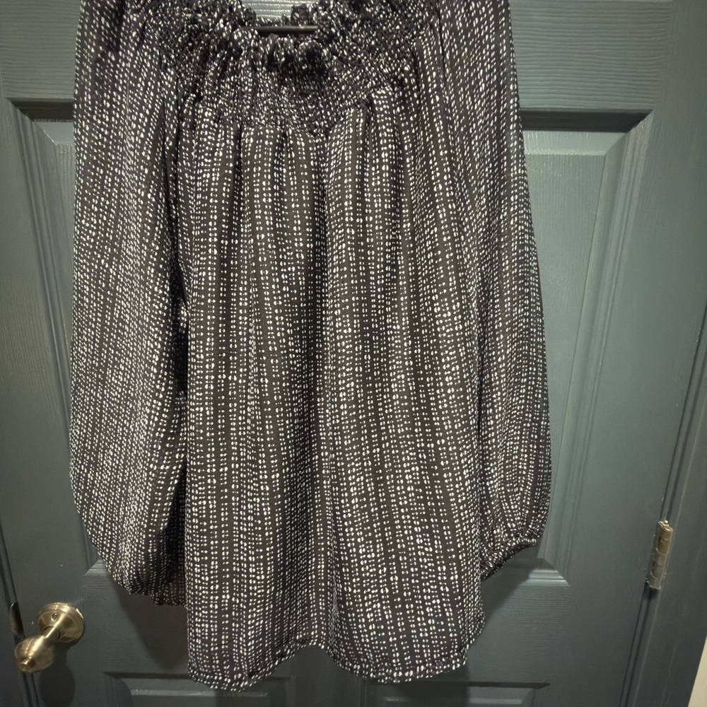 Women's Black and White Top